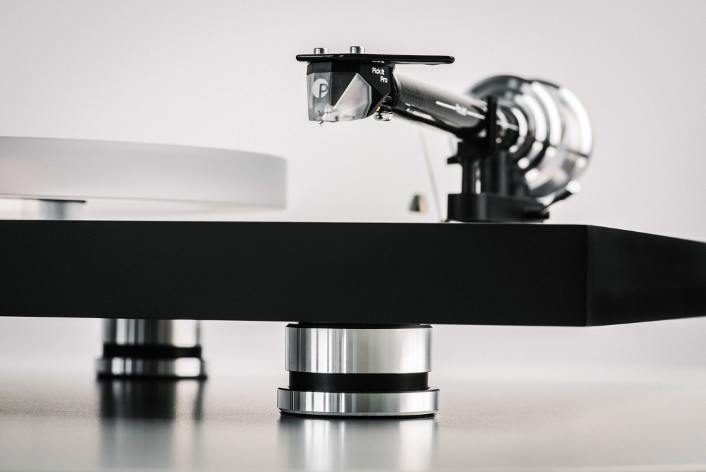 03 Pro-Ject Debut Reference 10 EISA.jpg