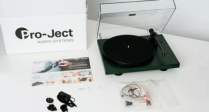WIRED рекомендует проигрыватель Pro-Ject Debut Carbon EVO WIRED рекомендует проигрыватель Pro-Ject Debut Carbon EVO