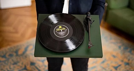 Проигрыватель Pro-Ject Debut Carbon EVO получает награду Hi-Fi World Проигрыватель Pro-Ject Debut Carbon EVO получает награду Hi-Fi World